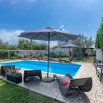 House With Pool & Grill * Dracevac