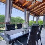 House With Pool & Grill *