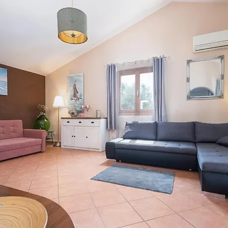 Tereza Villa *